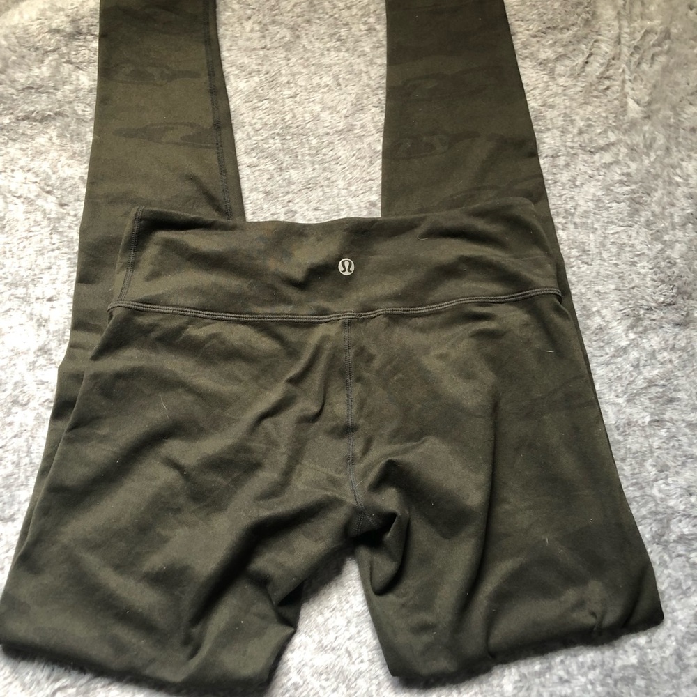 Lululemon camo wunder under leggings